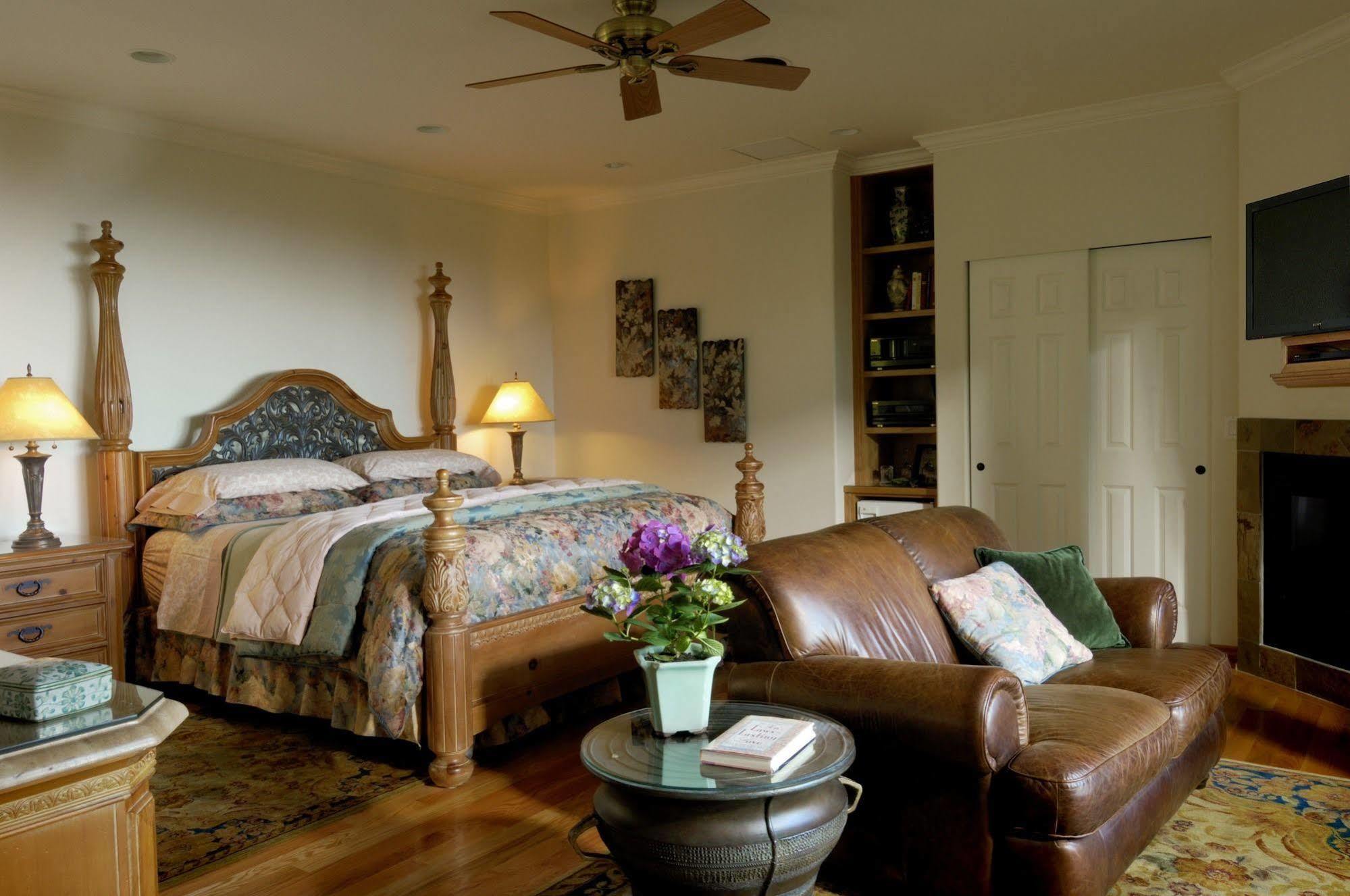 Colette'S Bed & Breakfast พอร์ตแองเจลิส ภายนอก รูปภาพ