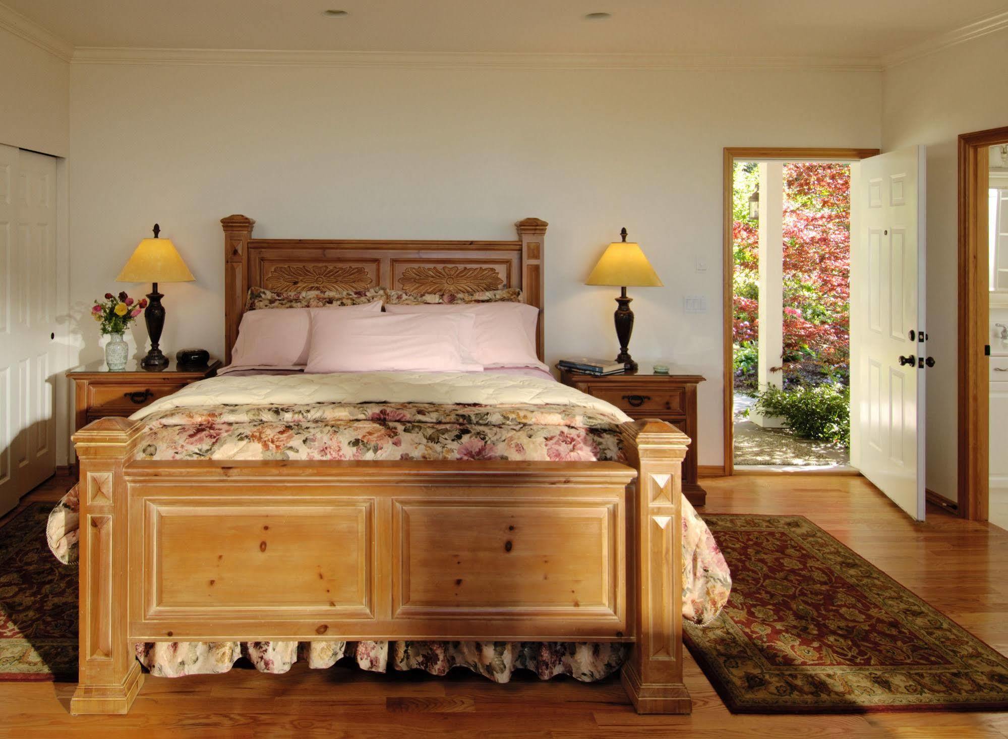 Colette'S Bed & Breakfast พอร์ตแองเจลิส ภายนอก รูปภาพ