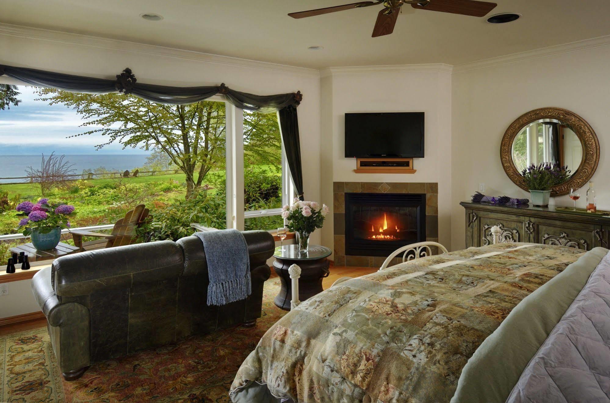 Colette'S Bed & Breakfast พอร์ตแองเจลิส ภายนอก รูปภาพ