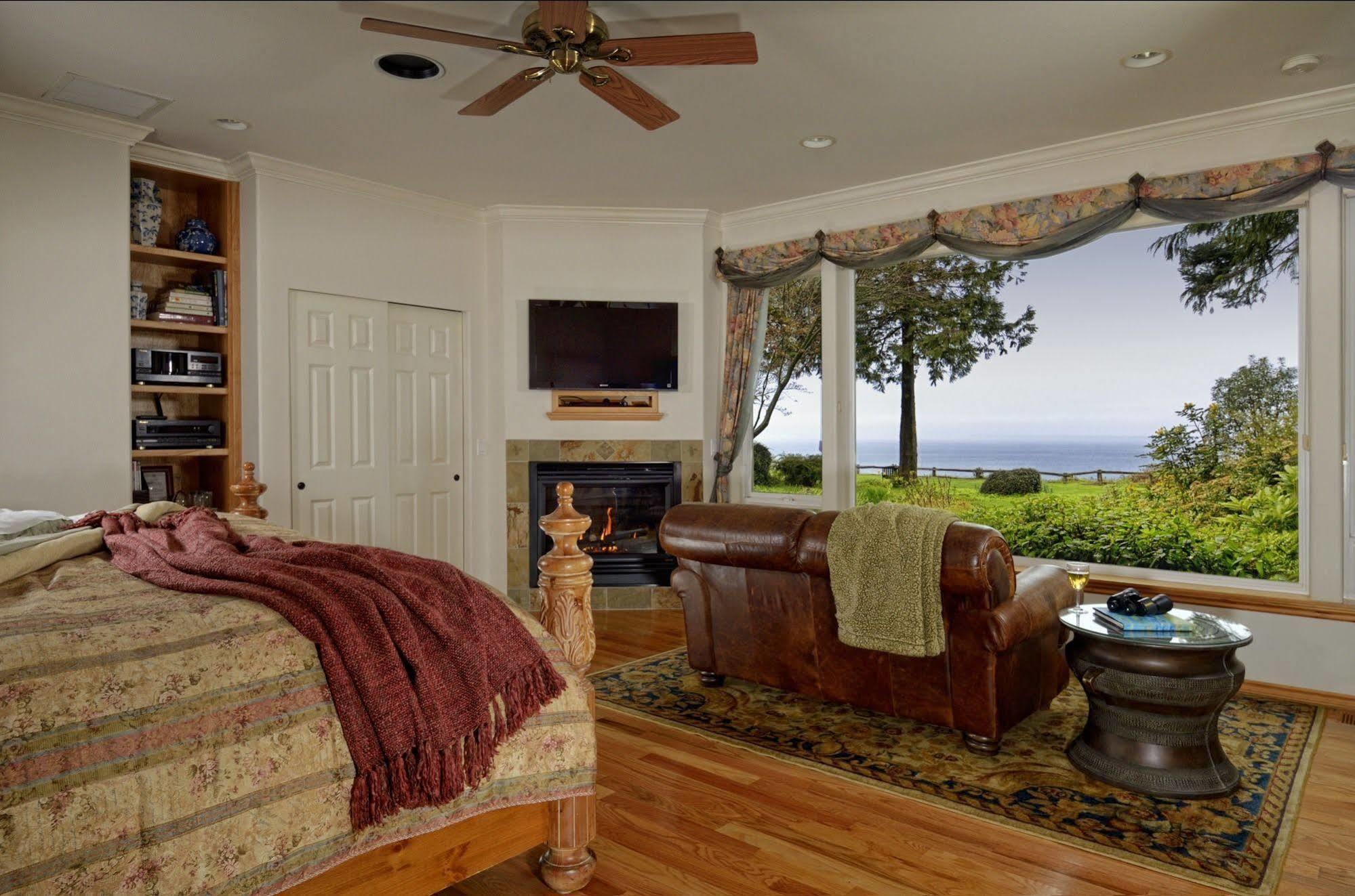 Colette'S Bed & Breakfast พอร์ตแองเจลิส ภายนอก รูปภาพ