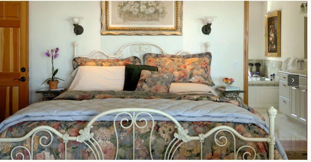 Colette'S Bed & Breakfast พอร์ตแองเจลิส ภายนอก รูปภาพ